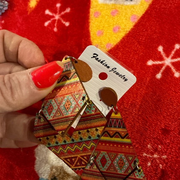 Earrings - Picture 2 of 6